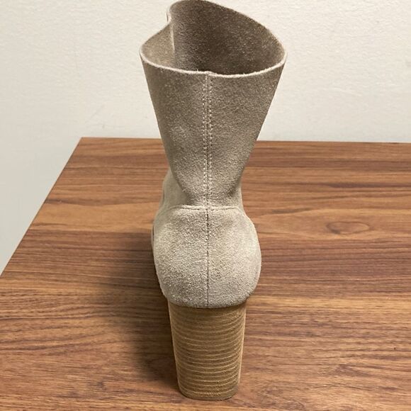Chinese Laundry Tom Girl Suede Peep Toe Bootie in Natural. Size 8.5. - Picture 5 of 6